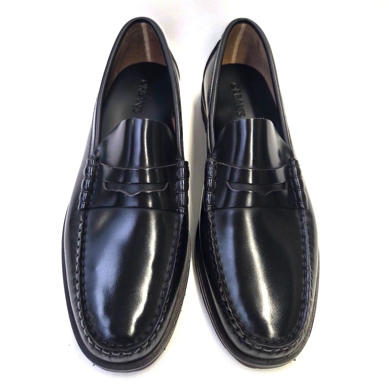 Yale Gomme Noir face